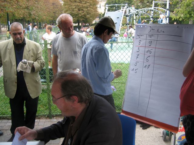 16-Bernard et Khoa au tableau de marque