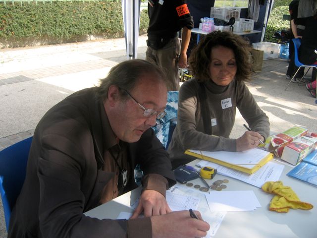 02-Bernard D et Anne pour les inscriptions et l'encaissement
