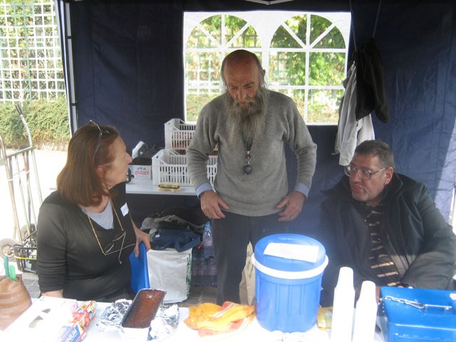 03-Yolaine, Jean et Philippe pour tenir la buvette
